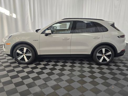 New 2026 Porsche Cayenne E-Hybrid image 2