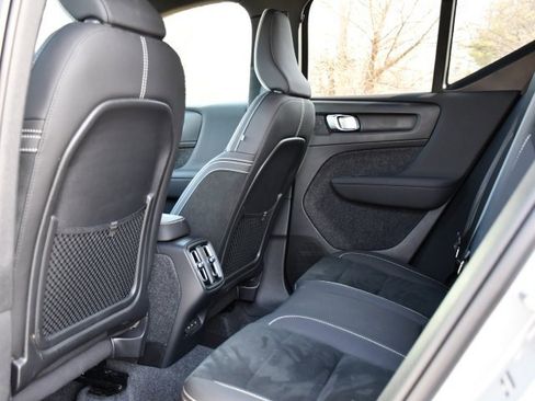 Used 2025 Volvo XC40 B5 Plus image 16