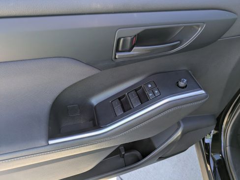 Certified 2023 Toyota Highlander LE image 12