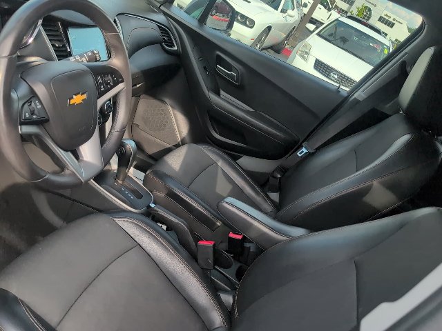 Used 2017 Chevrolet Trax LT w/ LT Convenience Package AWD/4WD image 12