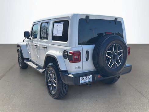 Used 2024 Jeep Wrangler Sahara image 7