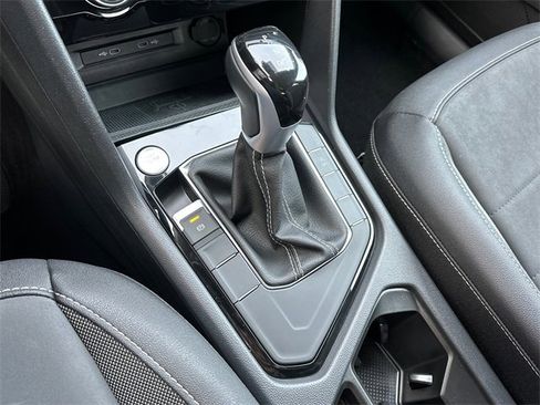 Used 2024 Volkswagen Taos SE image 32