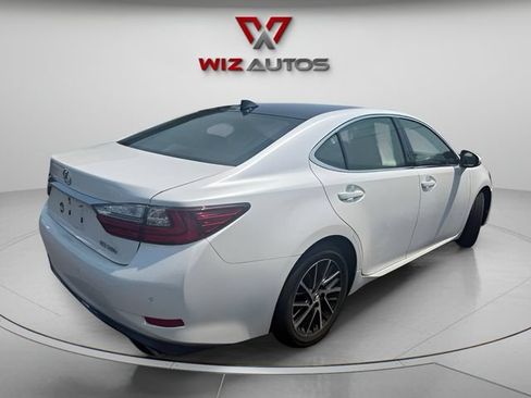 Used 2017 Lexus ES 350 w/ Luxury Package FWD image 5