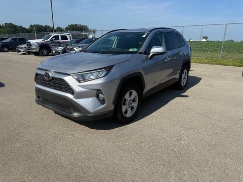 Used 2019 Toyota RAV4 XLE w/ All Weather Liner Package AWD/4WD image 2