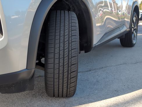 Used 2023 Nissan Rogue SV image 12