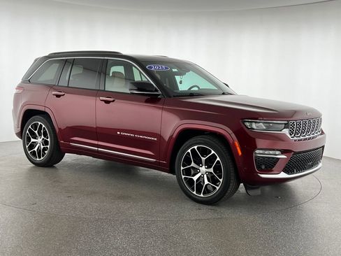 Used 2025 Jeep Grand Cherokee Summit w/ Luxury Tech Group V image 9