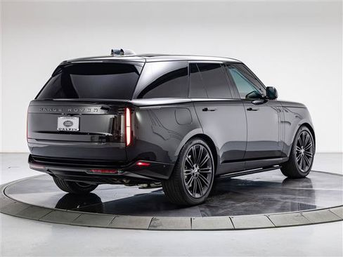 Used 2025 Land Rover Range Rover SE AWD/4WD image 5