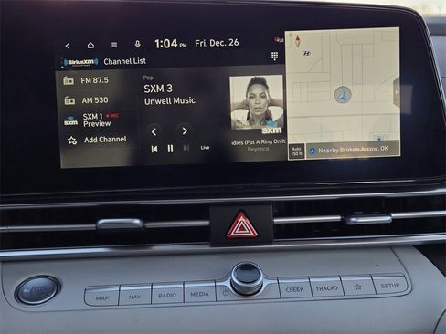 New 2025 Hyundai Elantra Limited image 17