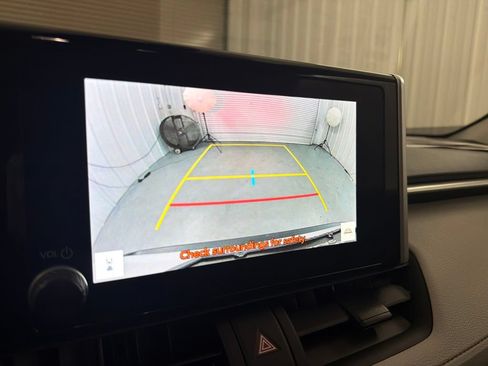 Used 2024 Toyota RAV4 XLE w/ Convenience Package FWD image 30