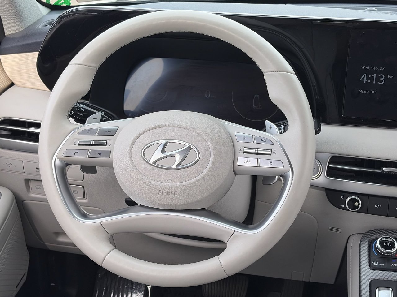 Used 2025 Hyundai Palisade Limited FWD image 13