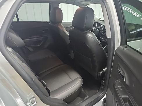 Used 2022 Chevrolet Trax LT w/ Driver Confidence Package image 17