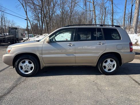 Used 2005 Toyota Highlander Limited image 2