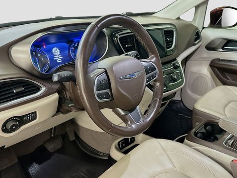 Used 2019 Chrysler Pacifica Touring-L Plus w/ Advanced Safetytec Group FWD image 18
