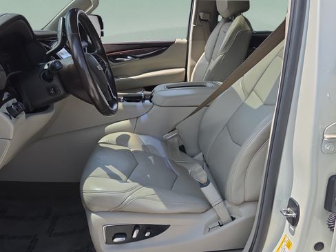Used 2015 Cadillac Escalade Luxury AWD/4WD image 9