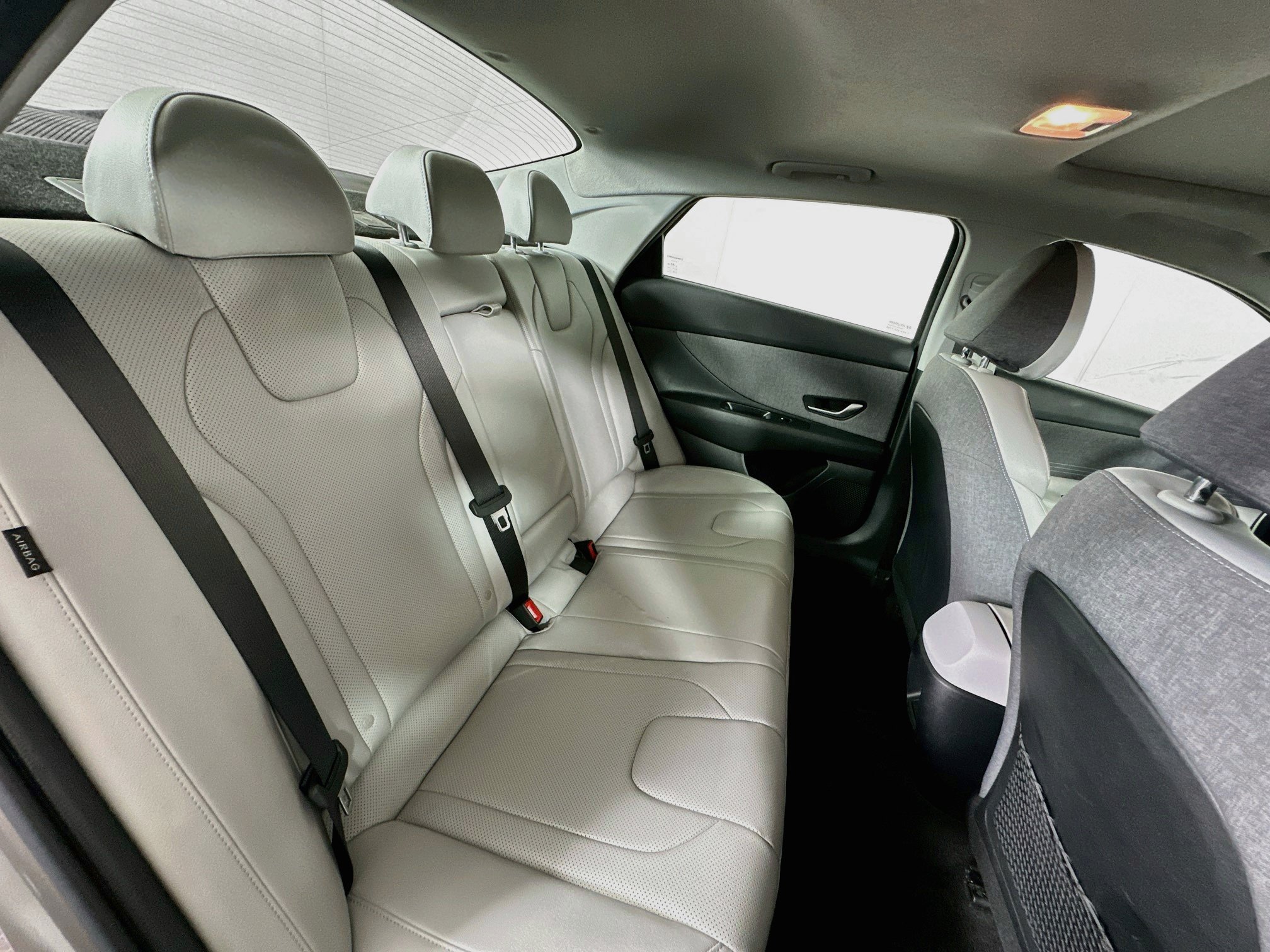 Certified 2025 Hyundai Elantra Limited FWD image 27