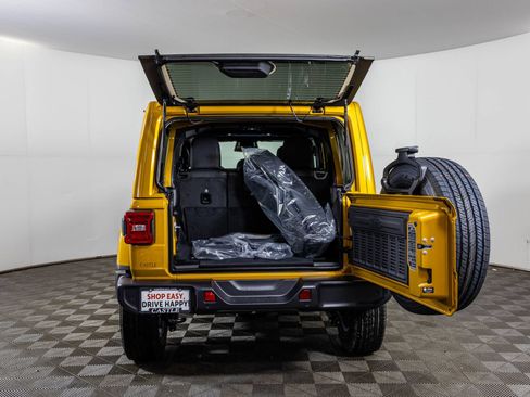 New 2026 Jeep Wrangler Unlimited Sahara AWD/4WD image 38