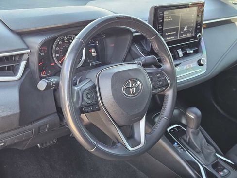 Used 2022 Toyota Corolla SE image 2