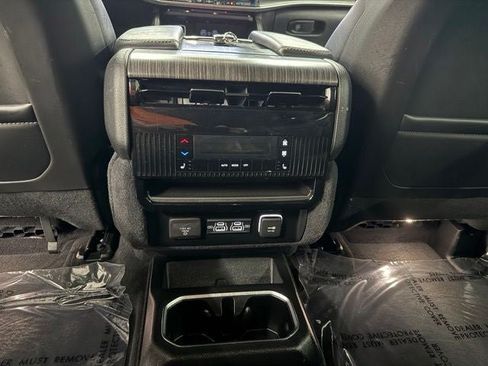 Used 2023 Jeep Wagoneer Series III w/ Preferred Equipment Group AWD/4WD image 23