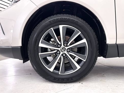 Used 2021 Toyota Venza LE w/ Carpet Mat Package (TMS) AWD/4WD image 14