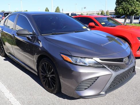 Used 2019 Toyota Camry SE image 6