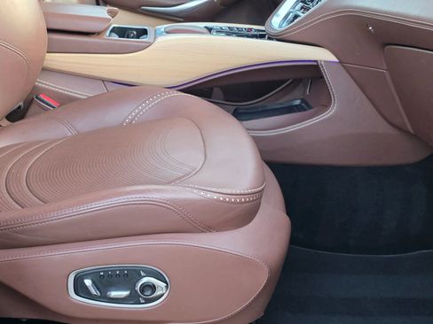Used 2022 Aston Martin DBX image 22
