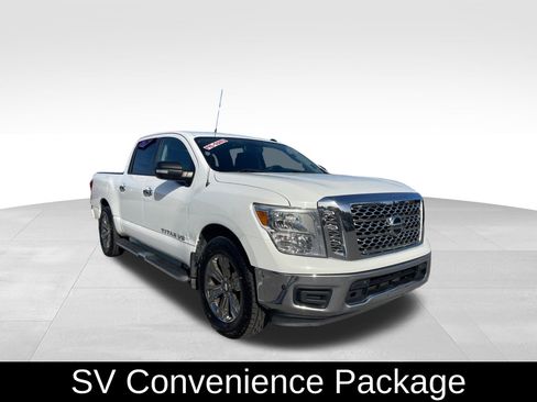 Used 2019 Nissan Titan SV w/ SV Convenience Package image 3