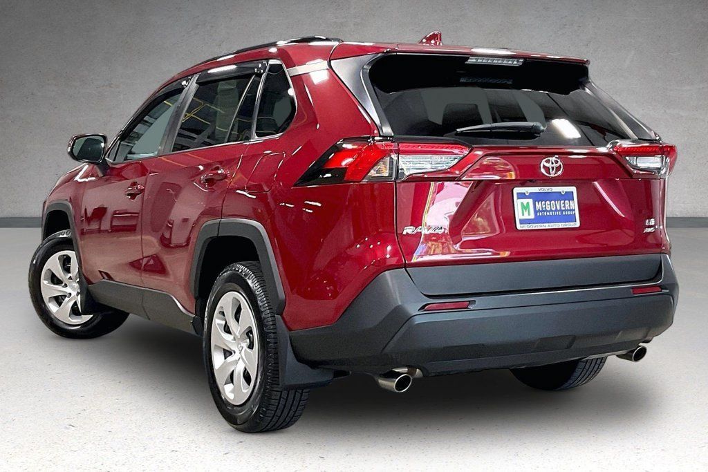 Used 2021 Toyota RAV4 LE w/ Carpet Mat Package (TMS) AWD/4WD image 4