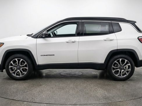 Used 2025 Jeep Compass Trailhawk AWD/4WD image 5