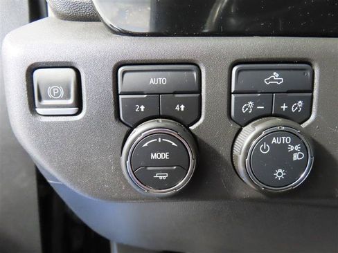 Used 2023 Chevrolet Silverado 1500 LT AWD/4WD image 17