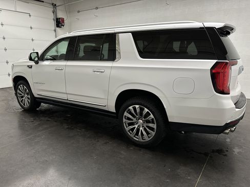 Used 2021 GMC Yukon XL Denali w/ Denali Premium Package image 7