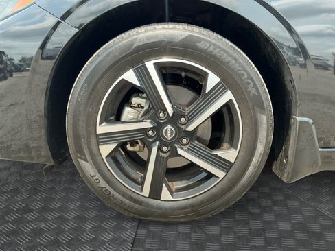Used 2025 Nissan Sentra SV w/ All-Weather Package FWD image 14