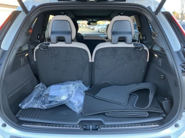 New 2026 Volvo XC90 T8 Plus w/ Protection Package Premier AWD/4WD image 17