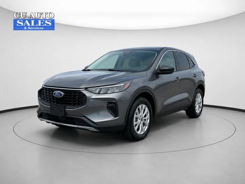 Used 2023 Ford Escape Active w/ Tech Pack #1 AWD/4WD image 3