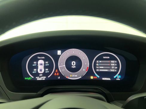 Certified 2025 Porsche 911 Carrera RWD image 22