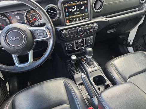 Used 2019 Jeep Wrangler Unlimited Sahara AWD/4WD image 27