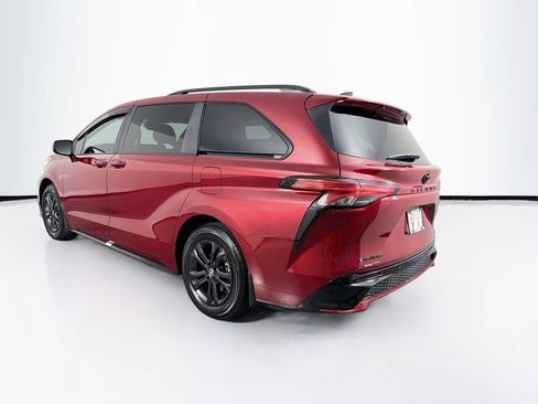 Used 2025 Toyota Sienna XSE w/ XSE Plus Package AWD/4WD image 7