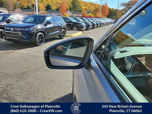 New 2026 Volkswagen Tiguan SE image 9