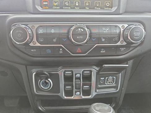 Used 2023 Jeep Wrangler Unlimited Sahara w/ Cold Weather Group AWD/4WD image 26