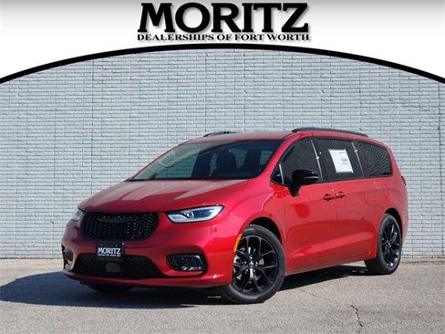 New 2026 Chrysler Pacifica Limited w/ S Appearance Package image 1