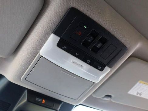 Used 2021 Nissan Rogue SV w/ Premium Package FWD image 18