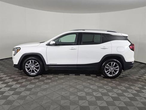 Used 2024 GMC Terrain SLT image 8