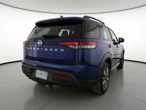 Used 2025 Nissan Pathfinder SV image 9