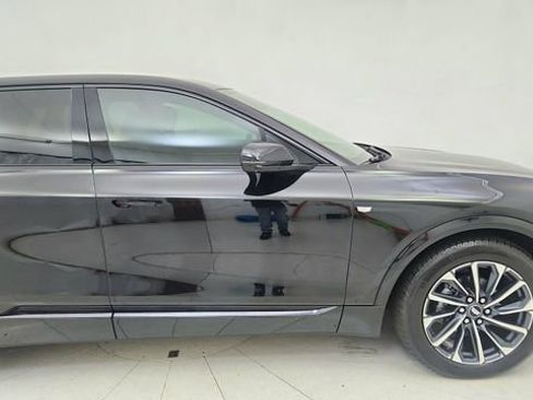 Used 2025 Cadillac Lyriq Sport AWD/4WD image 7