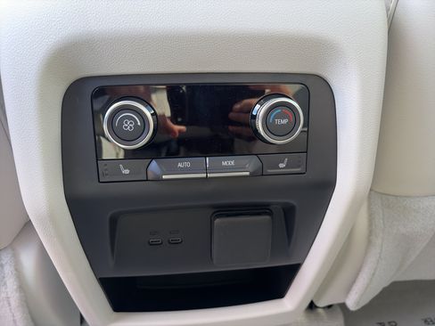 New 2026 Buick Enclave Avenir FWD image 12