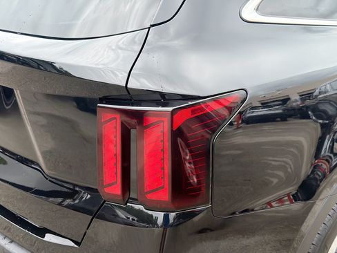 Used 2024 Kia Sorento S FWD image 25