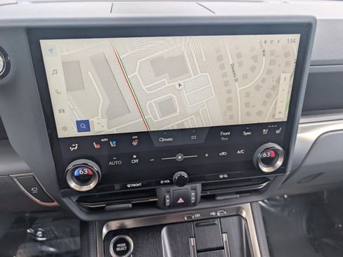 Used 2026 Lexus GX 550 w/ Accessory Package (2T) AWD/4WD image 32
