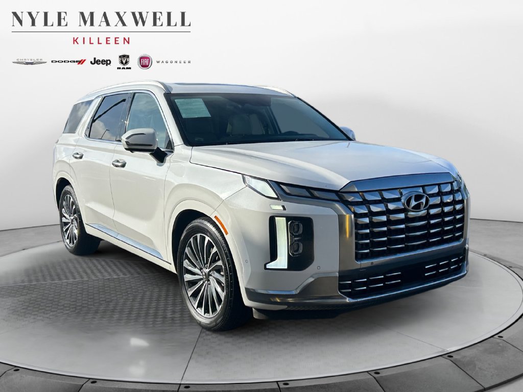 Used 2024 Hyundai Palisade Calligraphy FWD image 2