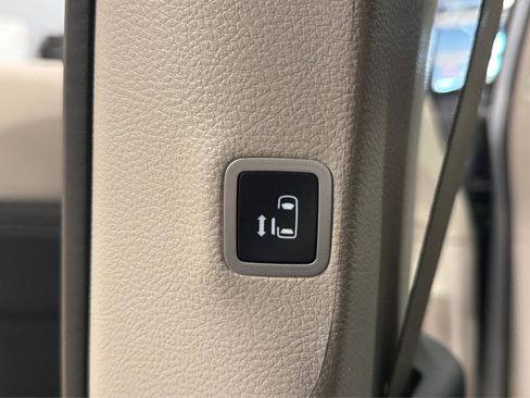 Used 2024 Chrysler Pacifica Touring-L FWD image 35