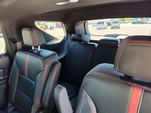 Used 2025 Chevrolet Traverse RS w/ LPO, Floor Liner Package AWD/4WD image 13