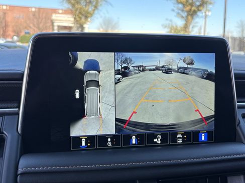 Used 2023 GMC Yukon AT4 w/ AT4 Premium Package image 19